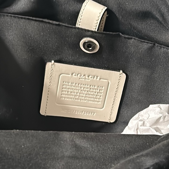 Coach Charles Pack - Picture 3 of 4